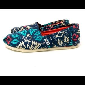 Aztec Print TOMS shoes 7.5